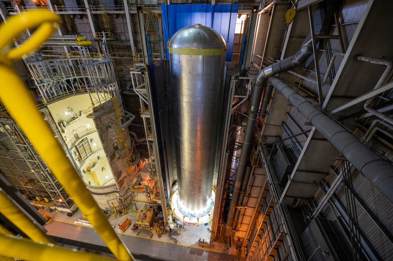This image highlights the liquid hydrogen tank that will be used on the core stage of NASA’s Space Launch System rocket for Artemis II, the first crewed mission of NASA’s Artemis program. The tank is being built at NASA’s Michoud Assembly Facility in New Orleans. The SLS core stage is made up of five unique elements: the forward skirt, liquid oxygen tank, intertank, liquid hydrogen tank, and the engine section. The liquid hydrogen tank holds 537,000 gallons of liquid hydrogen cooled to minus 423 degrees Fahrenheit and sits between the core stage’s intertank and engine section. The liquid hydrogen hardware, along with the liquid oxygen tank, will provide propellant to the four RS-25 engines at the bottom of the cores stage to produce more than two million pounds of thrust to launch NASA’s Artemis missions to the Moon. Together with its four RS-25 engines, the rocket’s massive 212-foot-tall core stage — the largest stage NASA has ever built — and its twin solid rocket boosters will produce 8.8 million pounds of thrust to send NASA’s Orion spacecraft, astronauts and supplies beyond Earth’s orbit to the Moon and, ultimately, Mars. Offering more payload mass, volume capability and energy to speed missions through space, the SLS rocket, along with NASA’s Gateway in lunar orbit, the human landing system, and Orion spacecraft, is part of NASA’s backbone for deep space exploration and the Artemis lunar program. No other rocket can send astronauts in Orion around the Moon in a single mission.